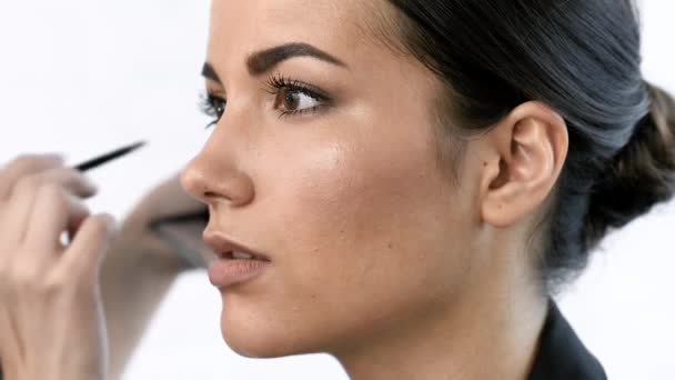 Vista Parcial Joven Empresaria Conseguir Maquillaje Hecho Por Artista Maquillaje — Vídeo de stock