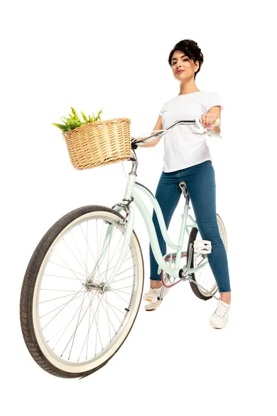 Vista Ángulo Bajo Atractiva Mujer Latina Montar Bicicleta Aislado Blanco — Foto de Stock