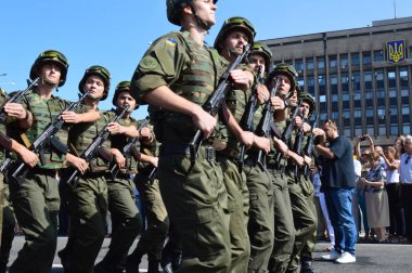 Zaporijya, Ukrayna 24 Ağustos 2016: bağımsızlık günü Ukrayna. Ukrayna Ordusu askeri Mart