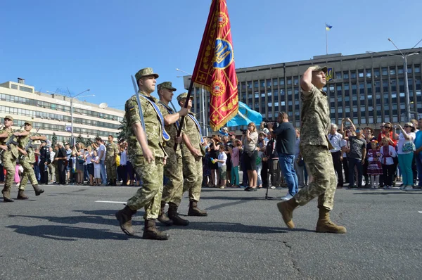 乌克兰 Zaporizhia 2016年8月24日: 乌克兰独立日。乌克兰军队的军事行军 — 图库照片
