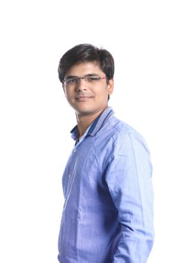 mutlu genç Hintli adam