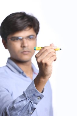 Hintli adam pen marker ve yazma