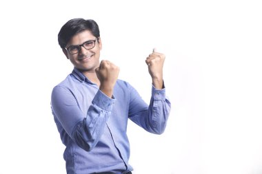 mutlu genç Hintli adam