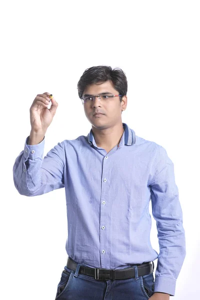 Indiase Man Met Viltstift Schrijven — Stockfoto