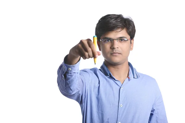 Indiase Man Met Viltstift Schrijven — Stockfoto
