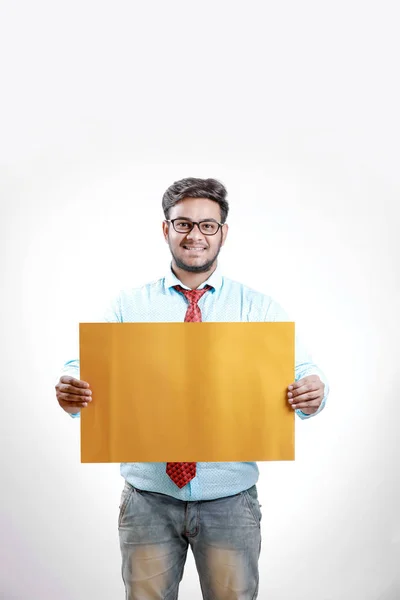 Gelukkig Jonge Indiase Man Weergegeven Lege Poster — Stockfoto