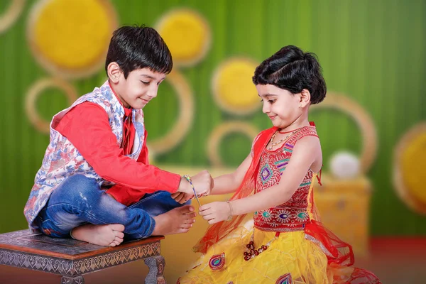 Schattig Indiase Broer Zus Raksha Bandhan Festival Vieren — Stockfoto