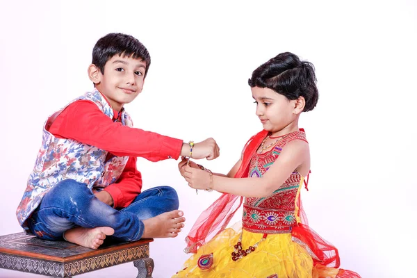 Lindo Hermano Indio Hermana Celebrar Raksha Bandhan Festival —  Fotos de Stock