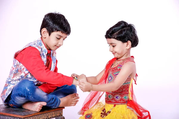 Indiano Fratello Sorella Svegli Celebrando Raksha Bandhan Festa — Foto Stock