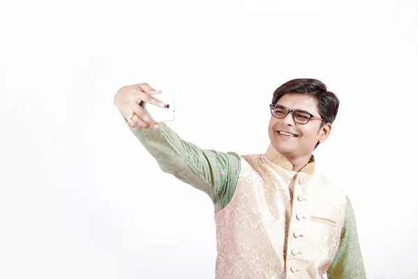 Mladý Indián Selfie Mobile — Stock fotografie
