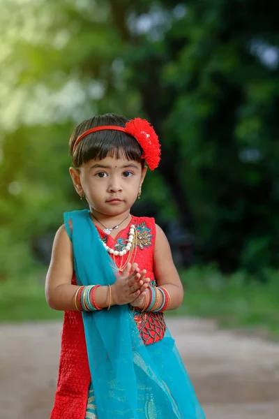 Schattig Indiase Klein Meisje Traditionele Slijtage — Stockfoto