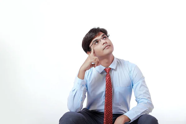 Jovem Empresário Indiano Pensando — Fotografia de Stock