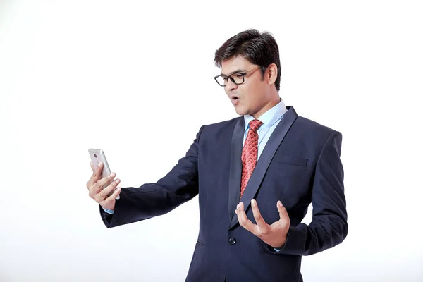 Jovem Empresário Indiano Segurando Celular Mão — Fotografia de Stock