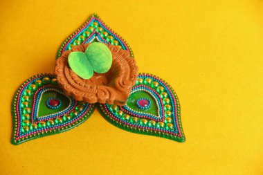 Hint Festivali Dussehra, pirinç ile yaprak