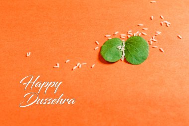 Mutlu Dussehra tebrik kartı, yeşil yaprak ve pirinç