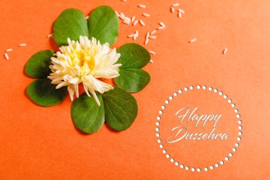 Mutlu Dussehra tebrik kartı, yeşil yaprak ve pirinç