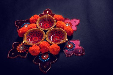 Hint Festivali Diwali, Diwali lamba ve çiçek rangoli 