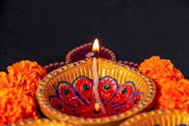 Hint Festivali Diwali, Diwali lamba ve çiçek rangoli 
