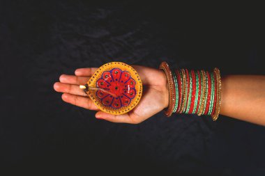 Hint Festivali diwali, lamba elinde