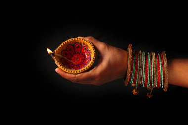 Hint Festivali diwali, lamba elinde