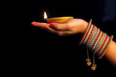 Hint Festivali diwali, lamba elinde