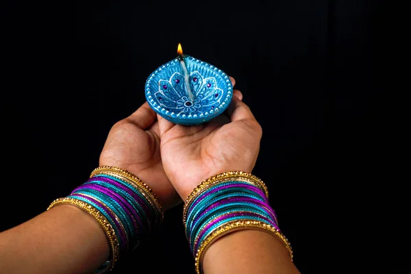 Indian Festival Diwali Lampe Der Hand — Stockfoto