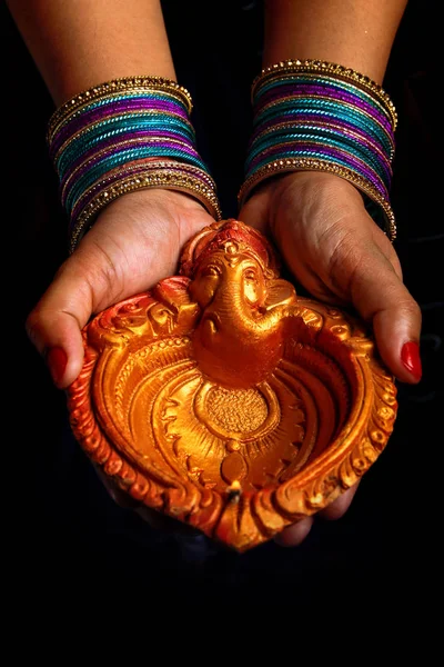 Indian Festival Diwali Lamp Hand - Stock-foto