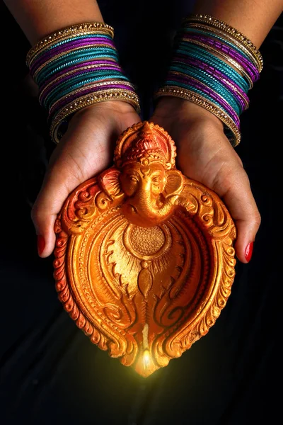 Indian Festival Diwali Lamp Hand — Stockfoto