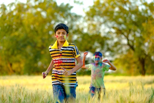 Dos Niño Indio Juega Con Color Festival Holi — Foto de Stock