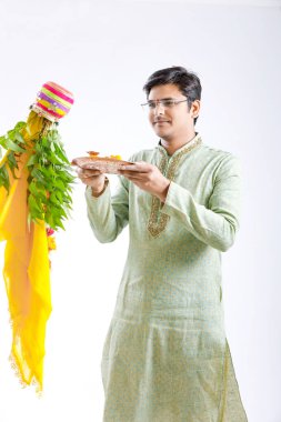 Gudi Padwa Marathi yeni yıl, genç Hint kutluyor Gudi Padwa Festivali