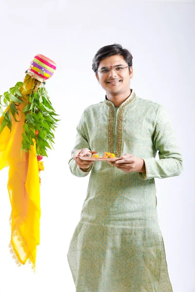 Gudi Padwa Marathi Año Nuevo Joven Indio Celebrando Festival Gudi —  Fotos de Stock