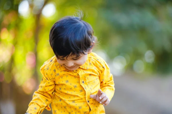 Sevimli Hint bebek çocuk