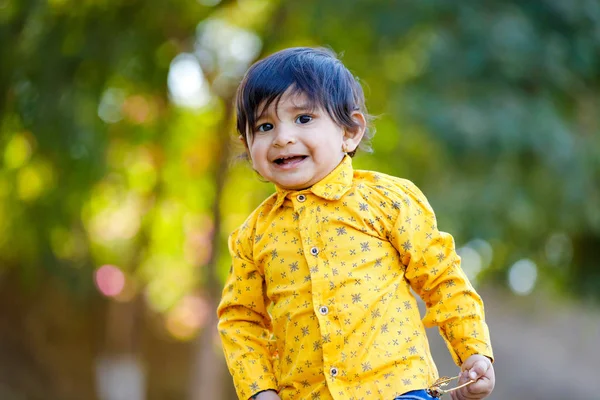 Sevimli Hint bebek çocuk