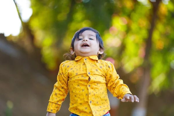 Sevimli Hint bebek çocuk