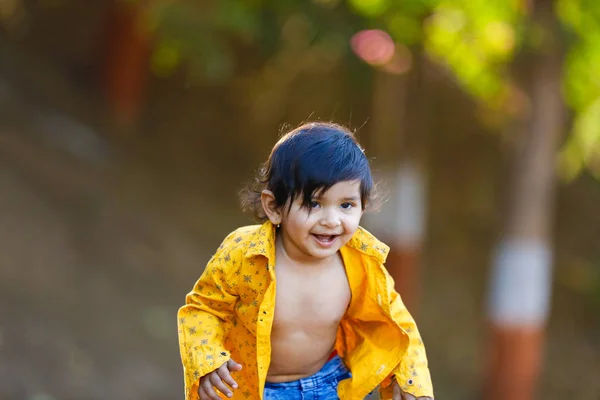 Söt Indisk Pojke — Stockfoto