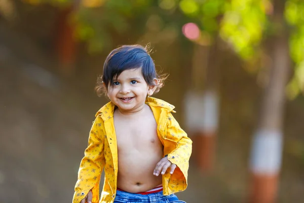 Симпатичні Індійська Хлопчика — стокове фото