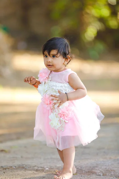 Schattig Indiaans Baby Meisje — Stockfoto
