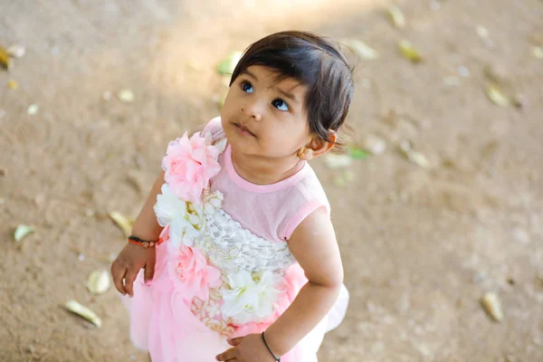 Schattig Indiaans Baby Meisje — Stockfoto