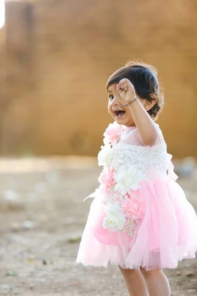 Schattig Indiaans Baby Meisje — Stockfoto