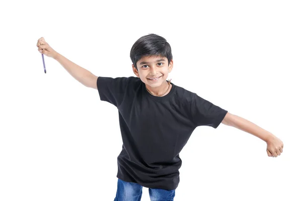 Bonito Indiano Menino Brincando Correndo Dando Expressão Múltipla — Fotografia de Stock