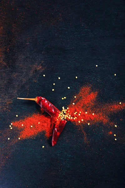 Red Chili Pepper Flakes Chili Powder Burst Black Background — Foto de Stock