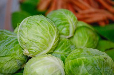 Hint pazarındaki taze sebze dükkanı.