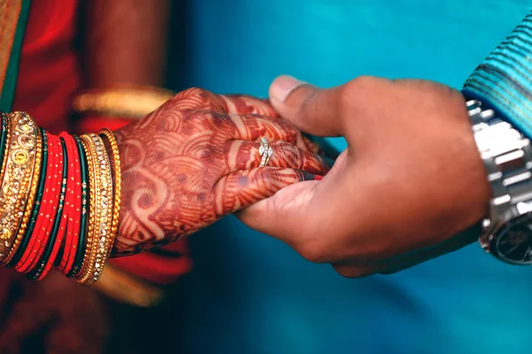 Golden Engagement Ring Hand — Fotografia de Stock