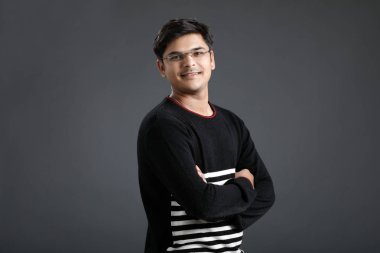 mutlu genç Hintli adam