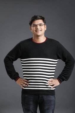 mutlu genç Hintli adam