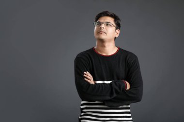 mutlu genç Hintli adam