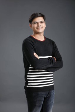 mutlu genç Hintli adam