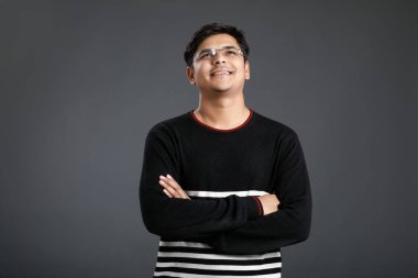 mutlu genç Hintli adam