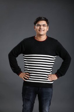 mutlu genç Hintli adam