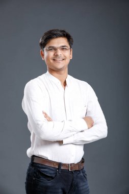 mutlu genç Hintli adam